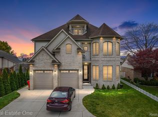 37841 Lakeshore Dr, Harrison Township, MI
