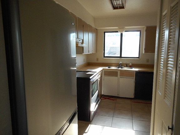 3rd image of 524 1/2 Gardner Way