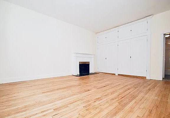 3rd image of 118 E 19th St APT 5N