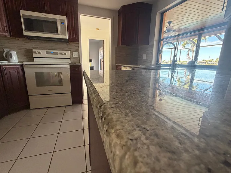 613 SW 49th Ln — Photo 37