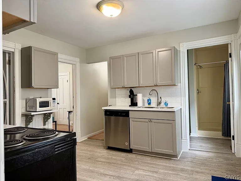 10 Maple Ave — Photo 3