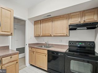 3101 S Manchester St APT T17, Falls Church, VA 22044