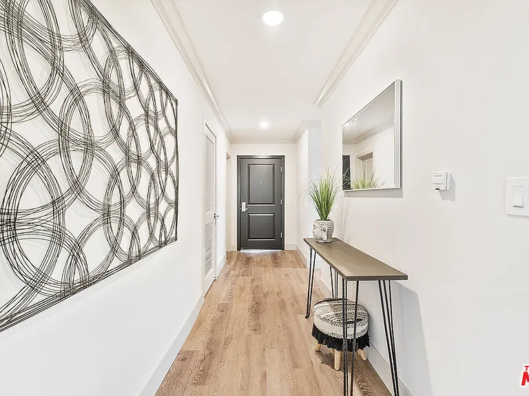 821 E 3rd St #209 — Photo 16