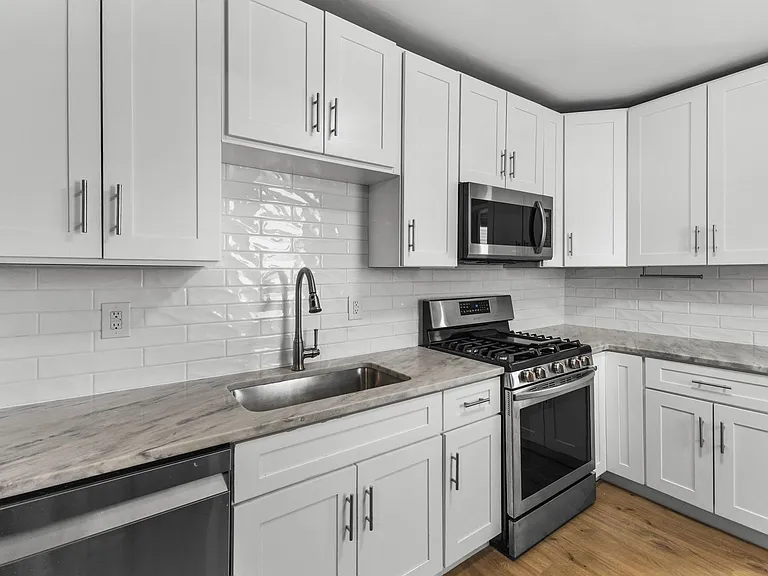 122 E Woodrow Ave — Photo 14