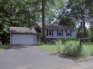 10 Algonquin Rd, Clifton Park, NY 12065