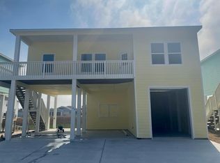 187 Paradise Dr, Rockport, TX 78382