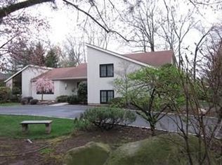 8 Stoneham Dr, Livingston, NJ 07039