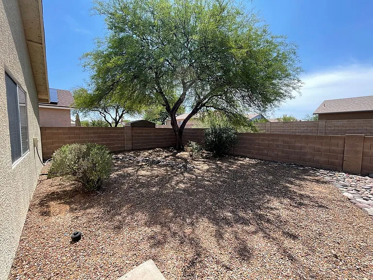 114 E Medina Rd — Photo 13