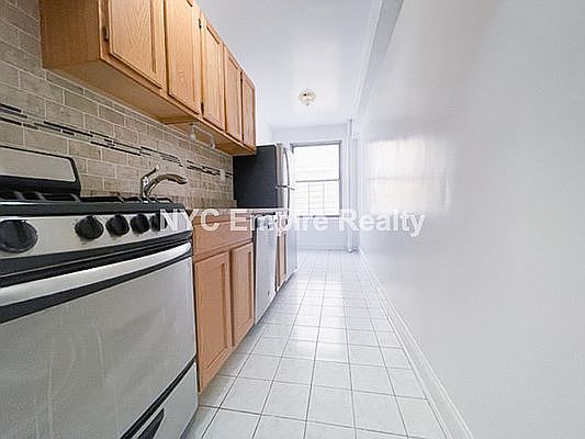 1st image of 301 E 38th St #15L