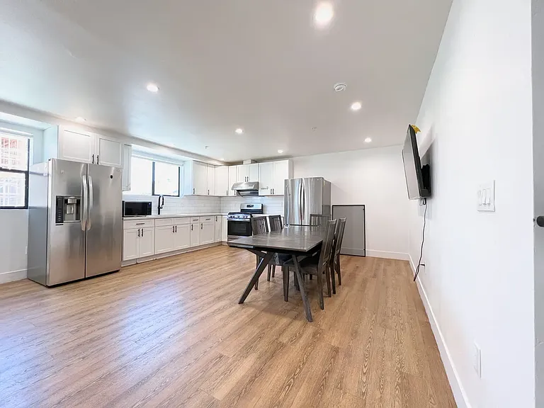 9 3098 1/2 Normandie Ave — Photo 5