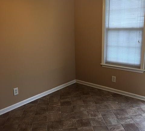 4th image of 1650 Hannibal Dr
