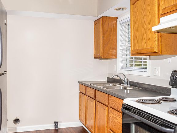 2nd image of 1914 Kingtree Ct #B