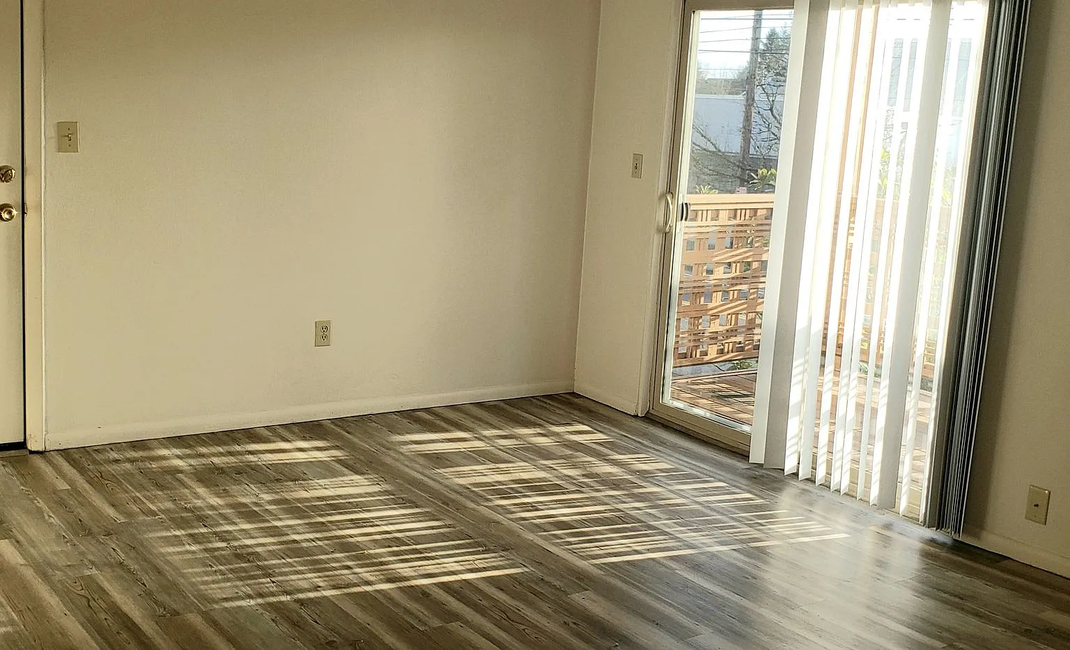 R0289 - Lombard Heights — Photo 2