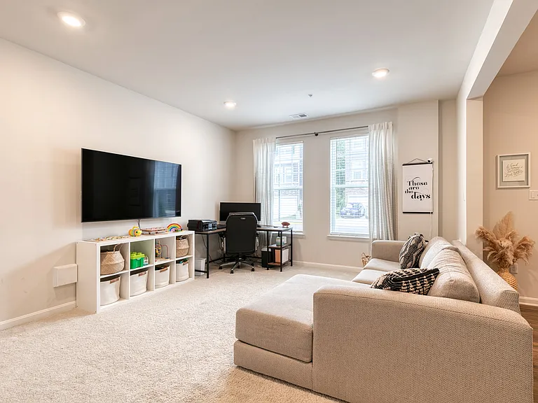 2050 Hinshaw Dr — Photo 6