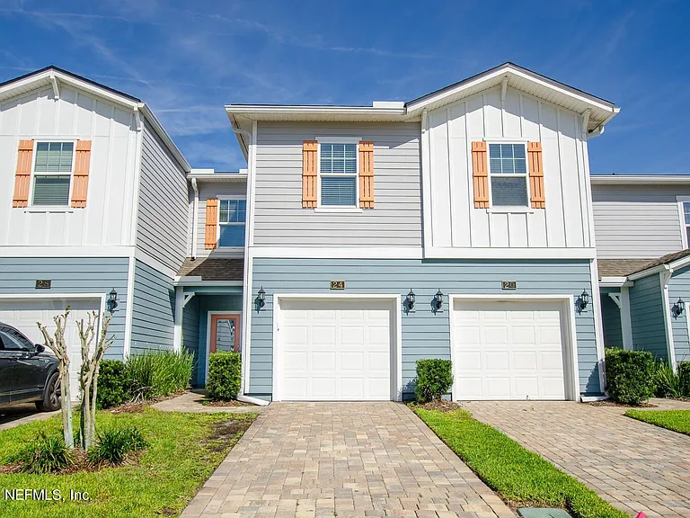24 Pindo Palm Dr — Photo 2