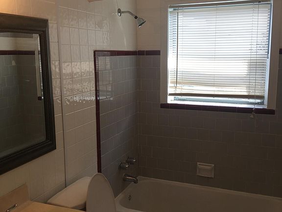 4th image of 401 N Circle Dr