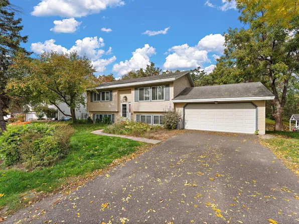 475 Spring Hill Rd, Vadnais Heights, MN 55127