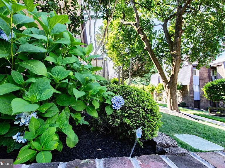 1 Stonehenge Cir #2 — Photo 53