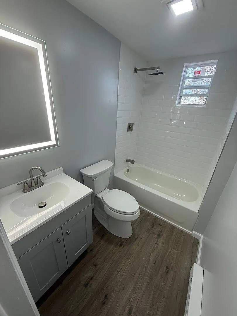 Building Photo - 106 N 6th St #3