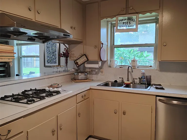 5431 Grape St — Photo 12