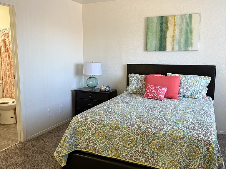 Silver Palms Apartments — Photo 6