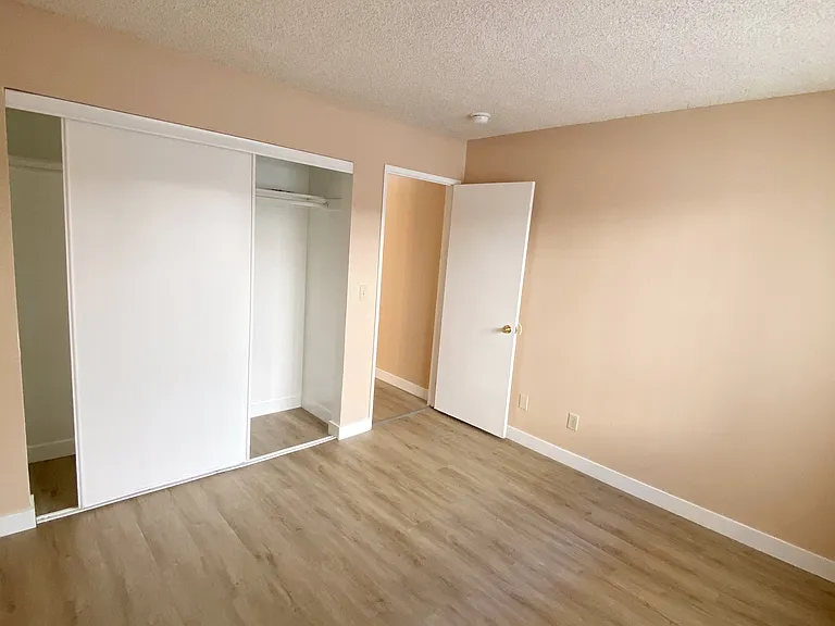 2475 Cedar Ave #C — Photo 8