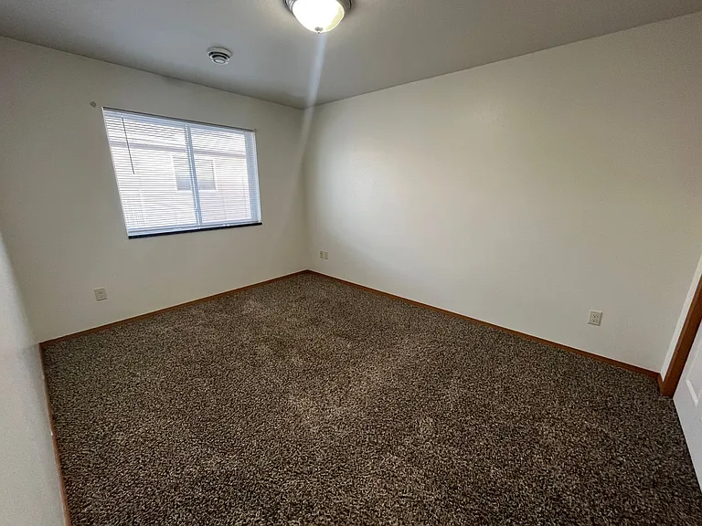 513 16th Ave NE #6 — Photo 7