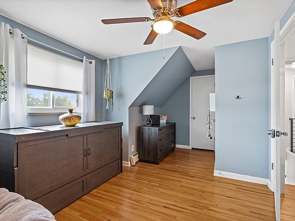 Upstairs bedroom 2