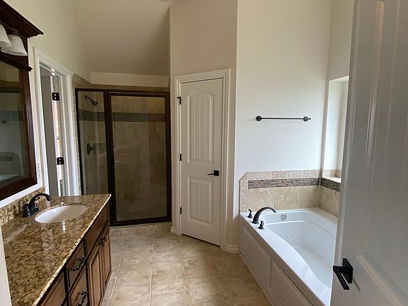 4th image of 12012 Chesterfield Ln
