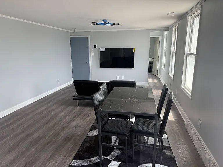 2800 Huntingdon Ave — Photo 3