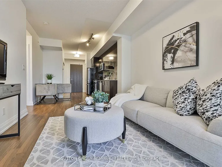 7171 Yonge St #405 — Photo 13
