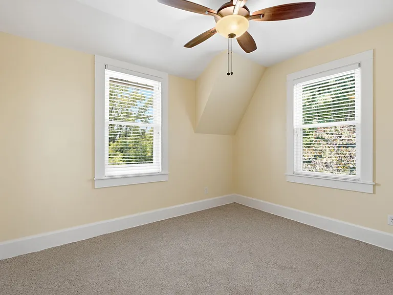 1301 Clarke St — Photo 17
