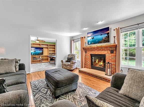 5th image of 2737 Strawberry Ln