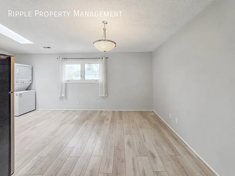 4534B Stanley Rd SW #UPPER — Photo 11
