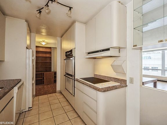 5th image of 340 W Diversey Pkwy APT 1420