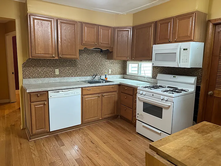 358 Union St — Photo 15
