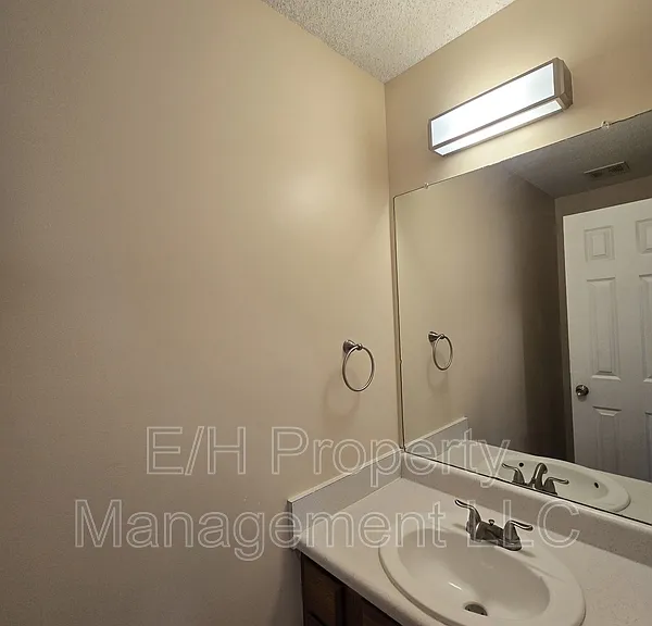 4460 S Elizabeth Ave — Photo 20