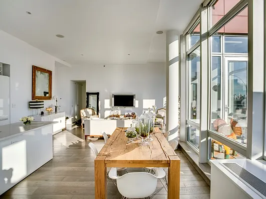 Sold by Sotheby's International Realty | media 19