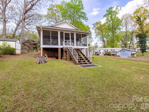 646 Springwood Dr, Mount Gilead, NC 27306