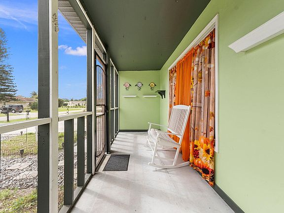 5th image of 409 SE Tranquilla Avenue