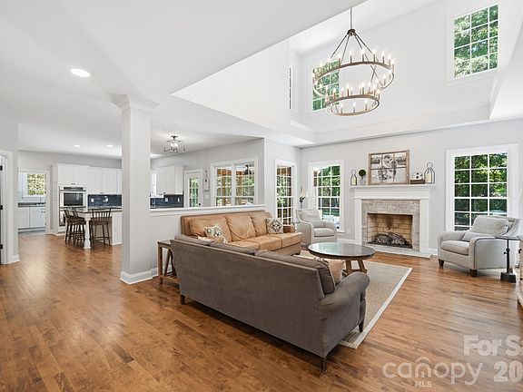 5th image of 4432 Mountain Cove Dr