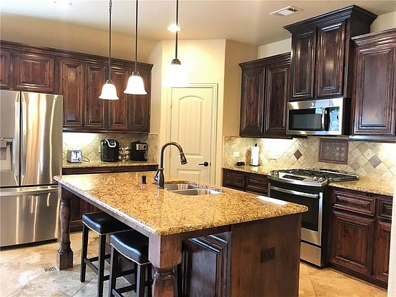 4th image of 4029 Hialeah Dr
