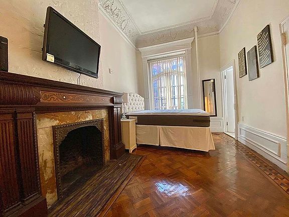 2nd image of 33 W 76th St APT 5