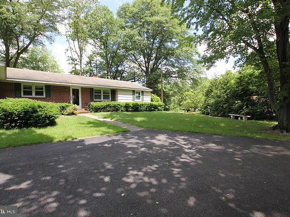 4th image of 26508 Riverview Cir