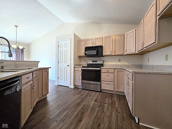 3rd image of 7009 Thousand Oaks Ln