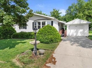 658 Park Ridge Rd, Waterford, WI 53185