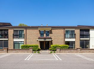 18236 University Park Dr, Livonia, MI 48152