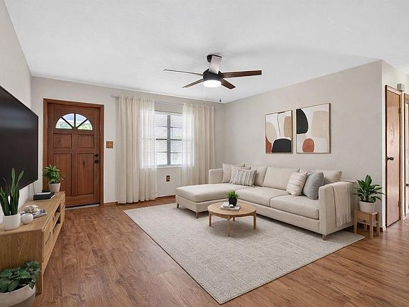 3rd image of 1541 Illinois Rd