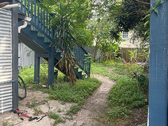 4th image of 1239 Port St