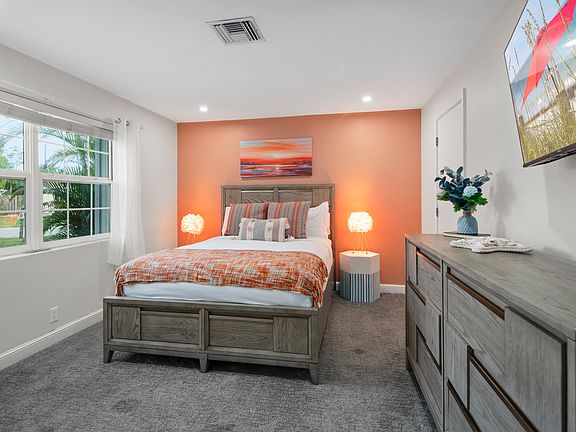 4th image of 900 Coconut Cir W #1